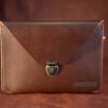 Ernestine [pochette document] Marron foncé