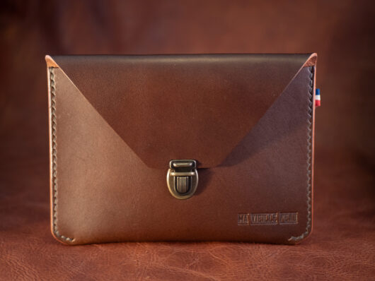 Ernestine [pochette document] Marron foncé
